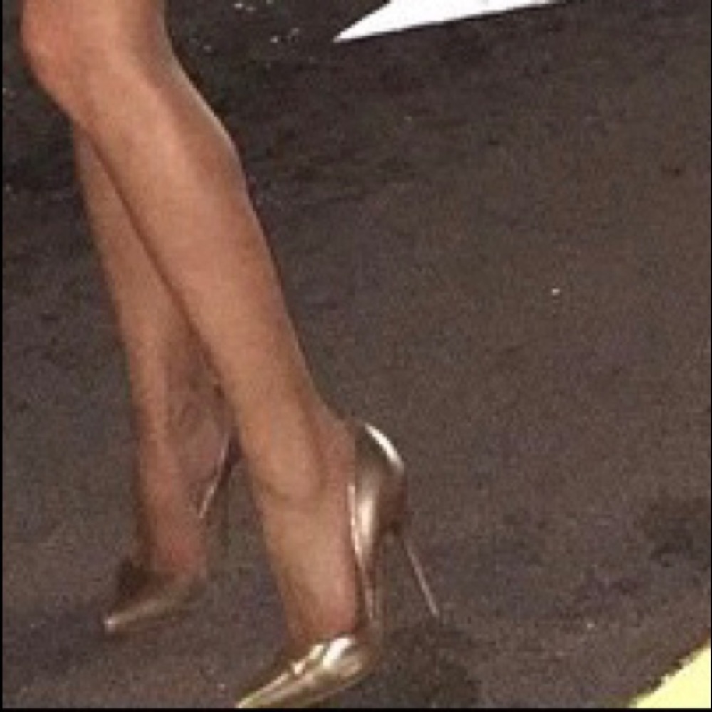 STEVE MADDEN NWB GOLD SHOES 9M - Picture 2 of 8